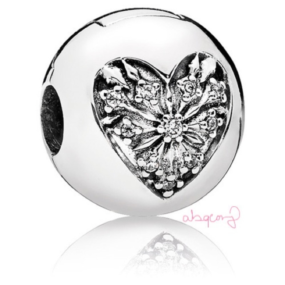 EUC Pandora 796388CZ Sterling Silver Heart of Winter Snowflake Clip w/ Clear CZs
